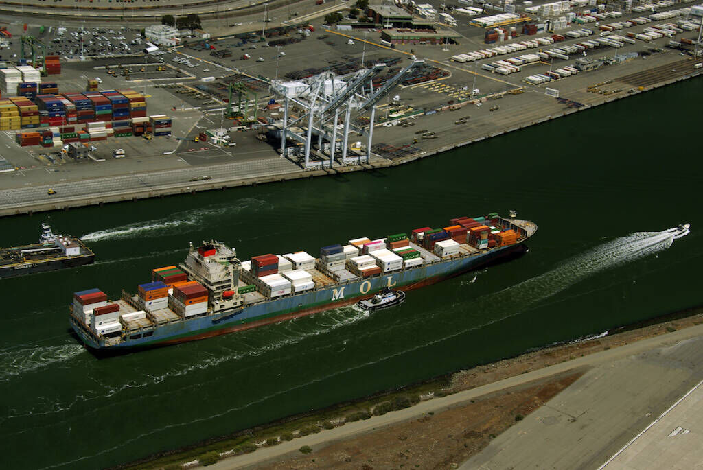 Giant new cranes help business soar at Port of Oakland